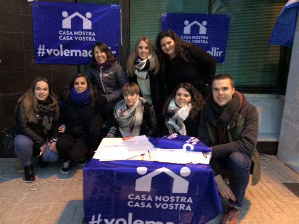 La campanya 'Casa nostra, casa vostra', a la Fira de l'Espluga. (Foto: Facebook La Conca terra d'acollida)