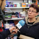 Entrevistes als oïents de l’EFMR, pels carrers de l’Espluga. (Foto: Gerard Bosch)