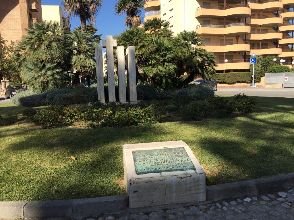 El monument a Mn. Ramon Muntanyola, a Salou (Foto: Xavier Lozano)