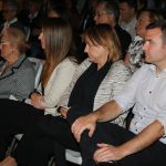 La família d’Antoni Carreras, durant l’acte de lliurament de la Medalla de la Vila. (Foto: Xavier Lozano)