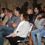 Autoritats i amics d’Antoni Carreras, durant l’acte de lliurament de la Medalla de la Vila. (Foto: Xavier Lozano)