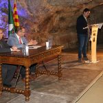 Antoni Carreras amb l’alcalde David Rovira a l’acte de lliurament de la Medalla de l’Espluga. (Foto: Xavier Lozano)