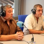 L’alcalde de Vilanova de Prades, Artur Miró i el regidor de Medi Ambient de l’Espluga, Antonio Vendrell, a l’Espluga FM Ràdio. (Foto Josep Morató)