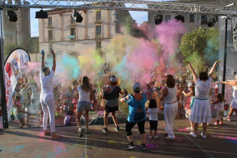 Montblanc s’omple de gorres i solidaritat contra el càncer infantil