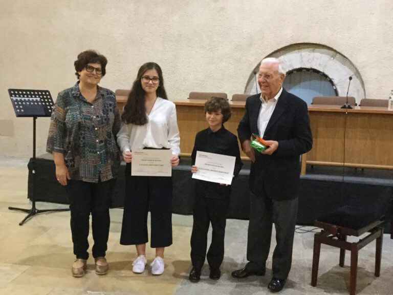 Catalina Riutort i Alexandre Amorós reben el premi Porter i Rovira de música