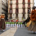 Els Gegants Neolítics i els Grallers de l’Espluga a la plaça de Sant Jaume de Barcelona. (Foto: Cedida)