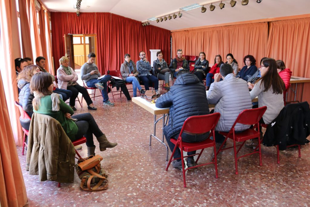 La reunió del Consell Sectorial d'Entitats de l'Espluga, aquest dissabte. (Foto: Xavier Lozano)