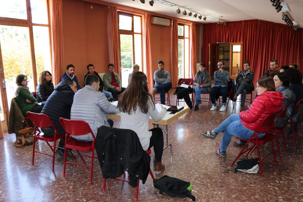 La reunió del Consell Sectorial d'Entitats de l'Espluga, aquest dissabte. (Foto: Xavier Lozano)