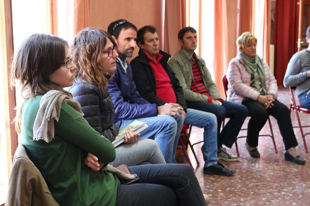 La reunió del Consell Sectorial d'Entitats de l'Espluga, aquest dissabte. (Foto: Xavier Lozano)