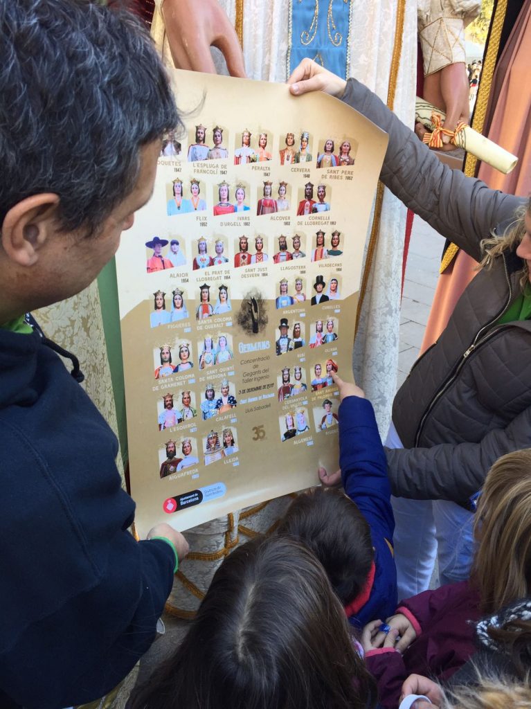 El pòster amb el registre de tots els gegants Ingenio. (Foto: Fina Montserrat)