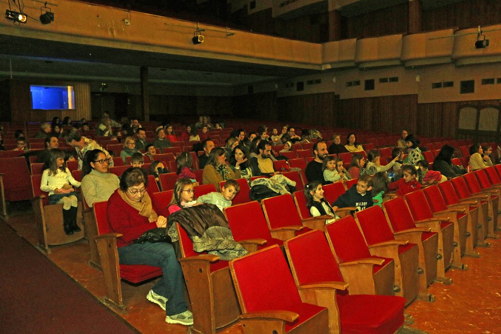 Espectacle de la Cigala i la Formiga al Teatre del Casal. (Foto: Xavier Lozano)