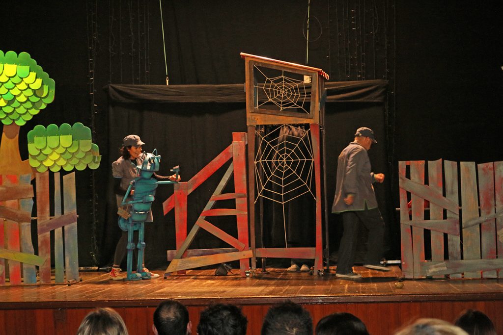 Espectacle de la Cigala i la Formiga al Teatre del Casal. (Foto: Xavier Lozano)