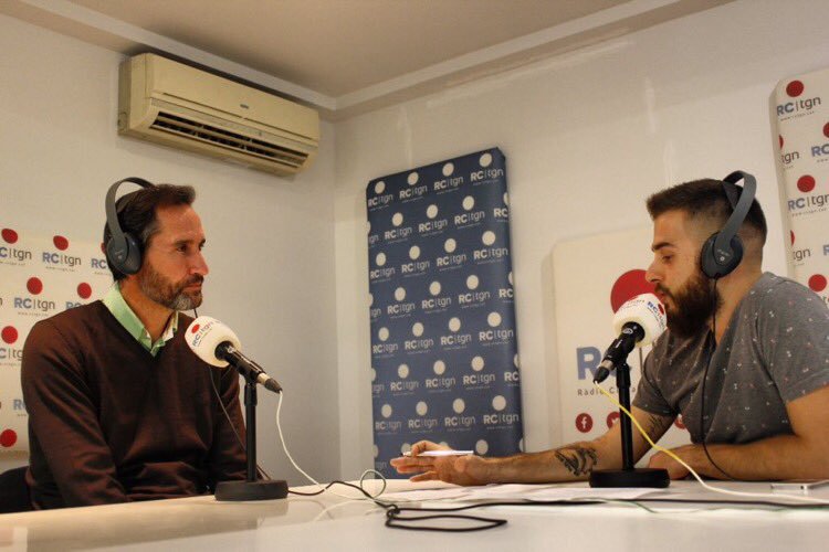 El presentador de 'Camí cap als Jocs', Jesús Sarmiento, als estudis de Ràdio Ciutat de Tarragona. (Foto: @jesus12n)