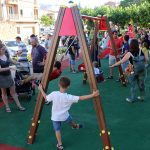 Els gronxadors del nou parc infantil. (Foto. Xavier Lozano)