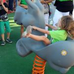 El nou parc infantil de la plaça de Sant Isidre, acabat d’inaugurar. (Foto: Xavier Lozano)