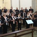 La Coral Espluguina actuant a l’església de Sant Francesc de Carcaixent. (Foto: Cedida)