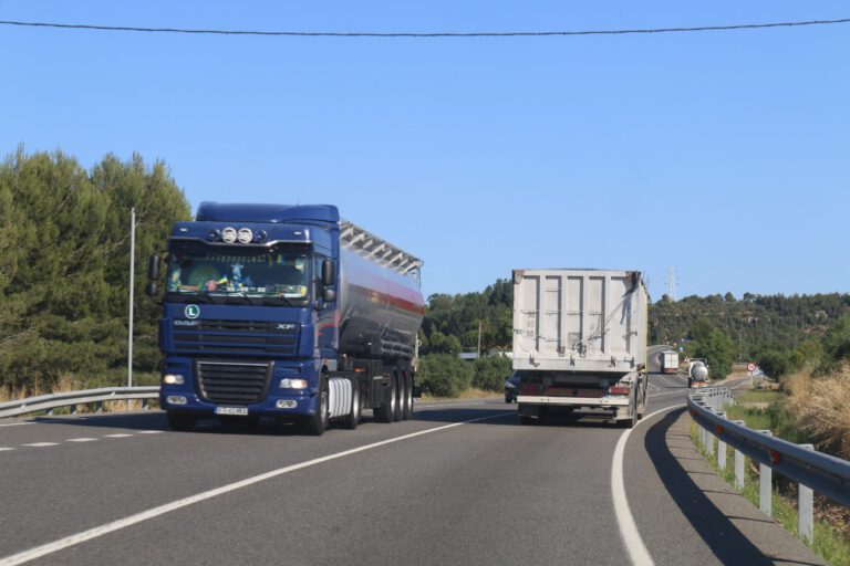 La Generalitat pressiona a Foment per fer efectiva la restricció de camions a la N-240