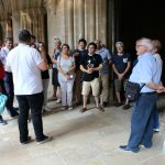 Una visita turística al claustre del Monestir de Poblet. (Foto: Xavier Lozano)