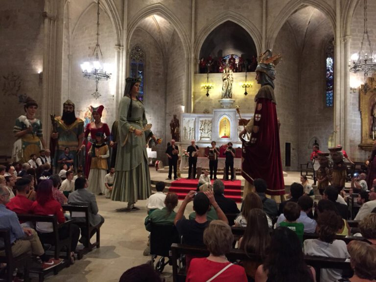 Els Gegants del Pi, de la Ciutat i del Mar de Barcelona, convidats d’honor a Montblanc