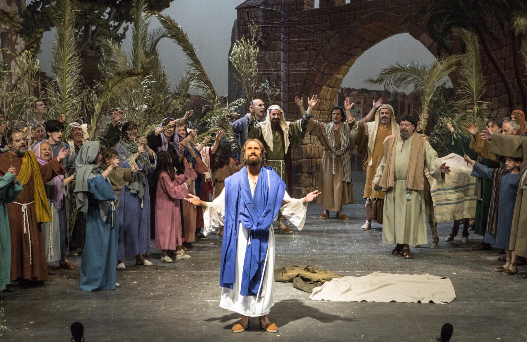 Xavier Lozano interpretant Jesús a la Passió de Cervera (Foto: Cedida)