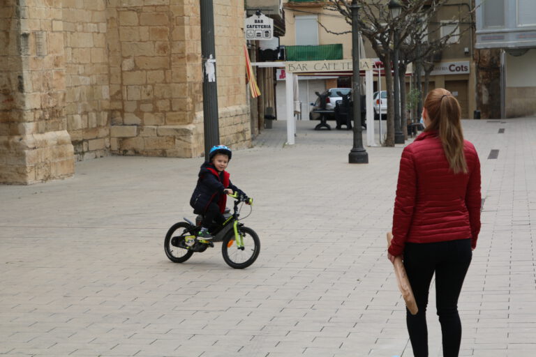 El carrer torna a ser espai per als nens i nenes El carrer torna a ser espai per als nens i nenes