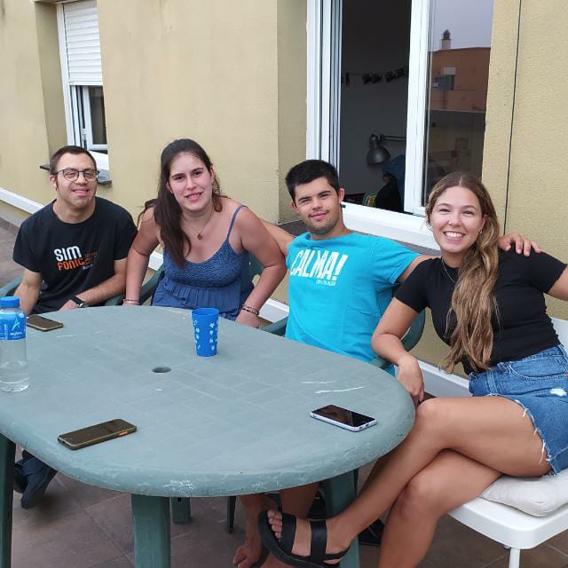 El Quim (samarreta blava) amb els seus tres companys de pis