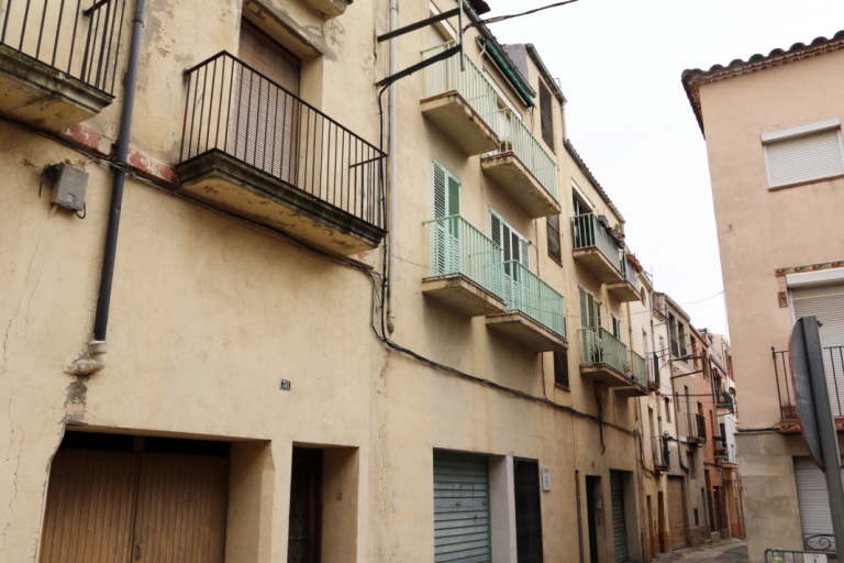 Els habitatges del centre de l’Espluga no estaran obligats a tenir mínim 80m²